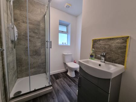 4 Bed Student Accommodation - Photo 4