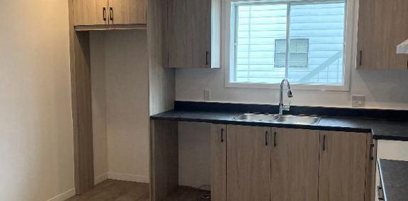 Granby - Logement 5 1/2, renové au 1ier étage d'un triplex - Photo 2