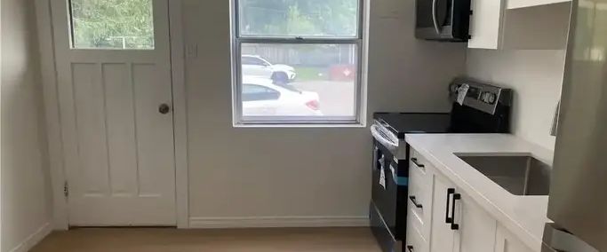 1887-1889 WAVELL Street | 1887-1889 WAVELL Street, London - Photo 1