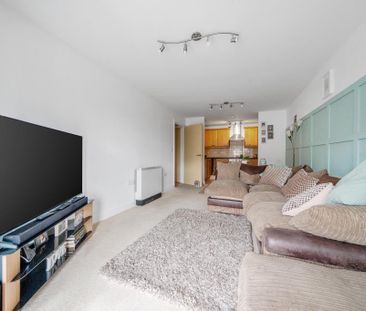 2 bedroom flat to rent - Photo 2