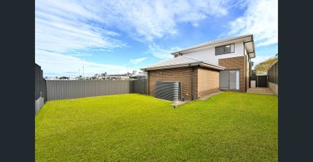 Modern Double-Storey Five Bedroom Family Home - Photo 5