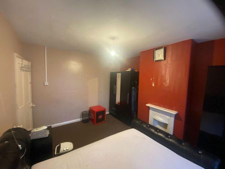 3 bedroom semi-detached house to rent - Photo 4