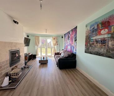 4 bedroom detached house to rent - Photo 1