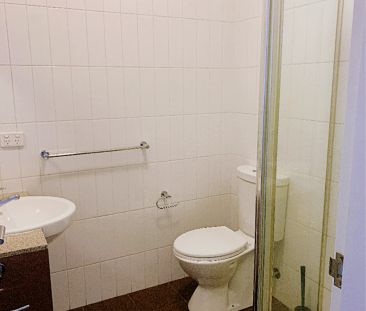 Twin shared room with En-Suite - Photo 6