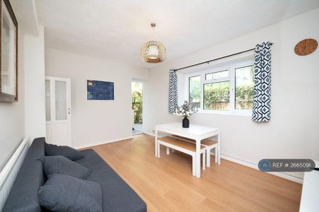 2 bedroom flat to rent - Photo 3