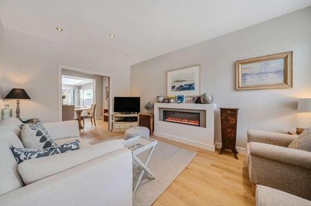 Woking, Surrey, GU22 - Photo 2