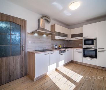 Pronájem bytu 2+1 61 m2 - Fotografie 4