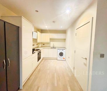 1 bedroom apartment to rent Cleeve Court, Cleeve Road, Leatherhead,... - Photo 2