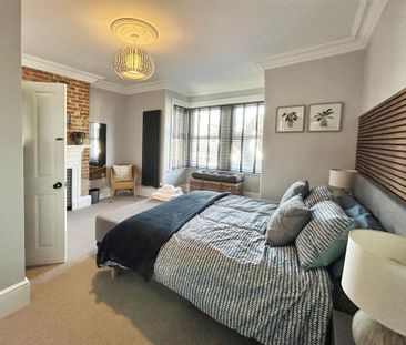 4 bedroom terraced house to rent - Photo 6