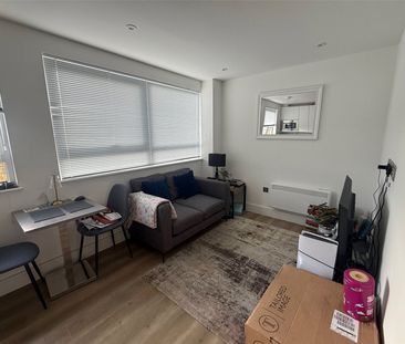 apartment to rent Wood Street, East Grinstead, West Sussex, RH19 - Photo 1