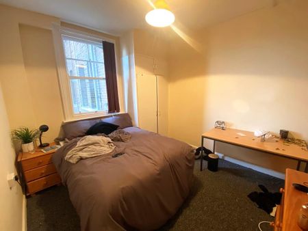 4 bedroom apartment to rent - Photo 3