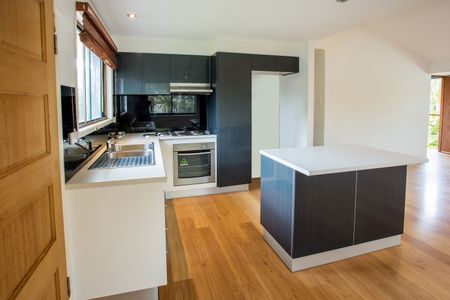 27 Glendale Street, Marsden QLD 4132 - House For Rent | Domain - Photo 5