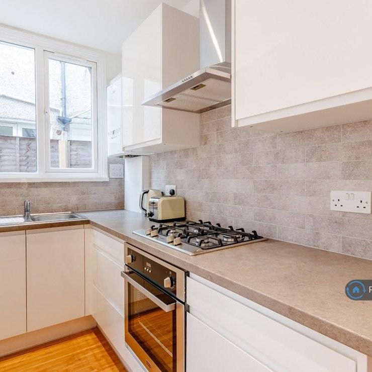 2 bedroom maisonette to rent - Photo 1