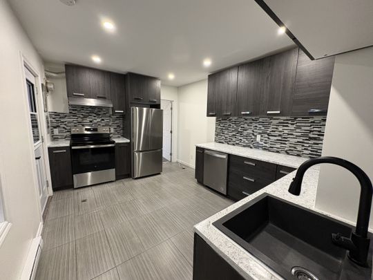 2255 Rue de Villiers - Photo 1