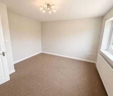 3 bedroom end of terrace house to rent - Photo 2