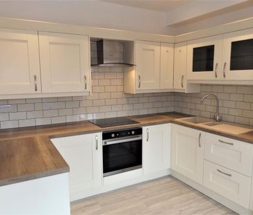 3 bedroom semi-detached house to rent - Photo 5
