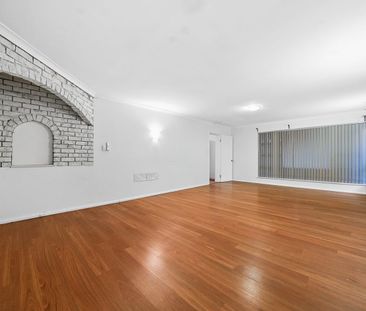 Large 4 Bedroom Family Home - Photo 2