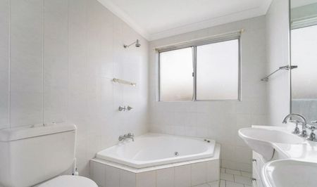 SPACIOUS FAMILY LIVING IN ONE OF GREYSTANES' MOST DESIRABLE STREETS - Photo 5