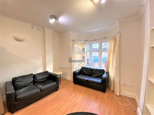 3 Bedroom Flat To Rent - Photo 1