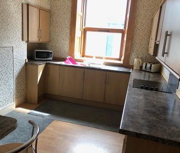 3 bedroom flat to rent - Photo 3