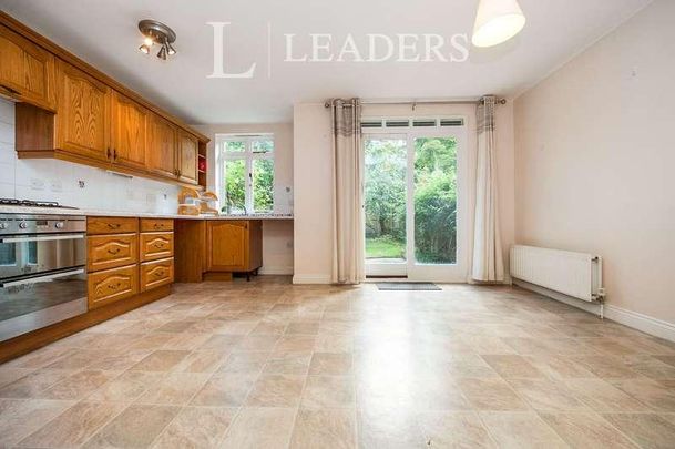 Beaufort Court, Cirencester, GL7 - Photo 1