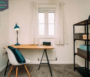 4 bedroom semi-detached house to rent - Photo 4