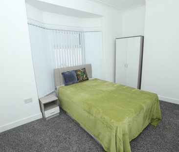 4 bedroom House To Let - Photo 5