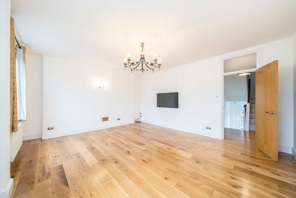 3 bedroom flat to rent - Photo 1