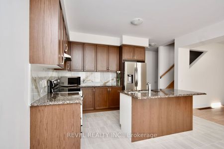 Detached Home For Lease | S7322800 - Photo 2