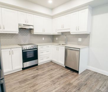 ** ALL INCLUSIVE ** 2 BEDROOM CONDO IN NIAGARA FALLS!! - Photo 3