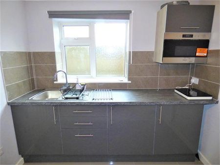 1 bedroom ground floor flat to rent - Photo 3
