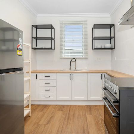 Renovated and spacious - Photo 3