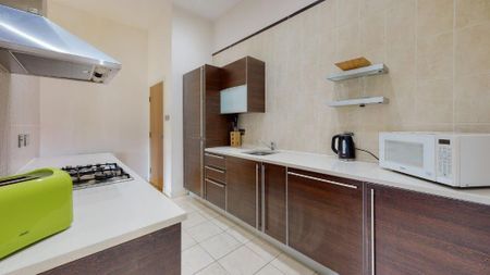 2 bedroom flat to rent - Photo 5