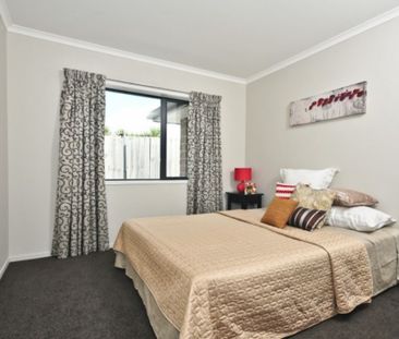 Well presented family home in Huntington - Photo 4