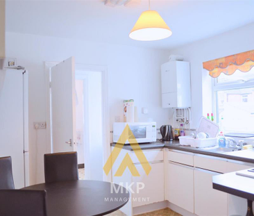 4 bedroom semi-detached house to rent - Photo 3