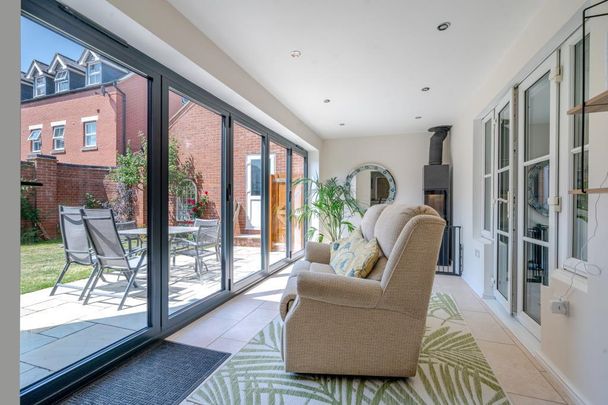 4 bedroom detached house to rent - Photo 1