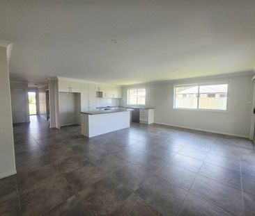 Modern Four Bedroom Family Home - Photo 5