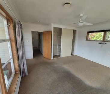 3 bed home - Photo 4
