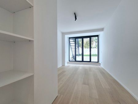 Renovated 4 BDR/4 bathroom ground floor with garden! - Photo 2