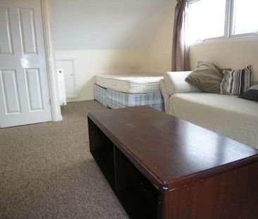 Bedroom Detached House In Bournemouth, BH9 - Photo 4