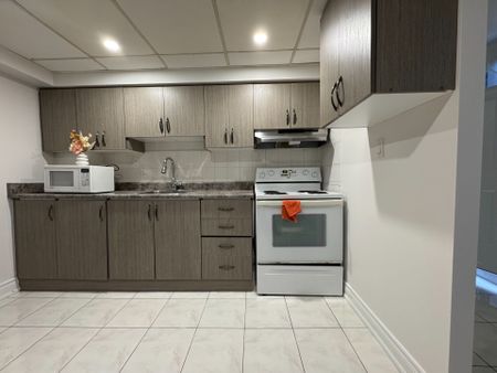 For Lease - 3574 Italia Crescent Unit# Lower, Mississauga, Ontario - Photo 4