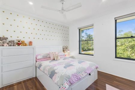 Spacious Family Home with Views and Breeze! Stretton School Catchment - Photo 5