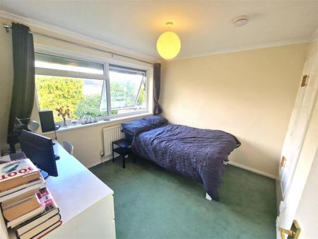 4 bedroom end of terrace house to rent - Photo 4