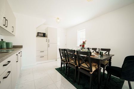 5 Bed Detached House, Barden Grove, LS12 - Photo 4