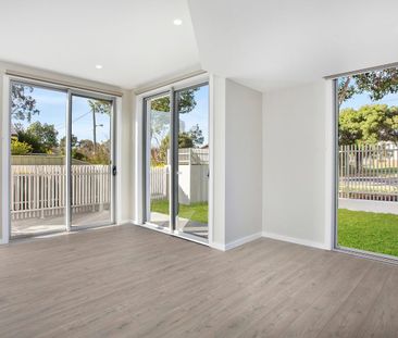 Modern Four Bedroom Townhouse - Photo 1