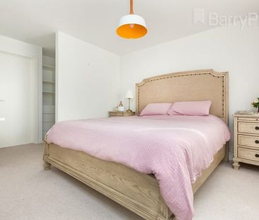 MODERN HOME WITH PLENTY OF SPACE - Photo 4