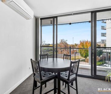 Modern One Bedroom Apartment In Prime Location - Photo 3