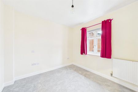 4 bedroom end of terrace house to rent - Photo 3