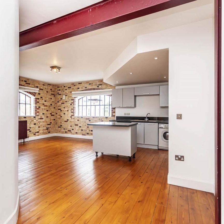 2 bed flat to rent in Seamoor Road, Westbourne, BH4 - Photo 1