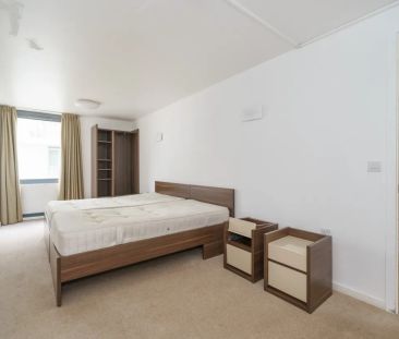 3 bedroom flat to rent - Photo 6